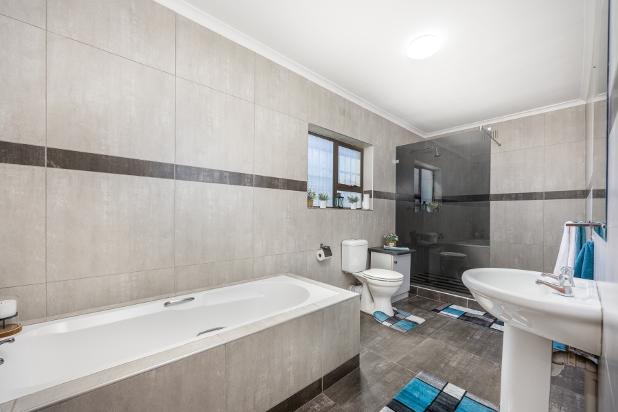 4 Bedroom Property for Sale in Belhar Western Cape